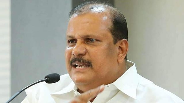 'നാണം കെട്ടവന്‍'; ബജറ്റിന്
പിന്നാലെ മന്ത്രിക്കെതിരെ അധിക്ഷേപ പ്രസ്താവനയുമായി പി സി ജോര്‍ജ്