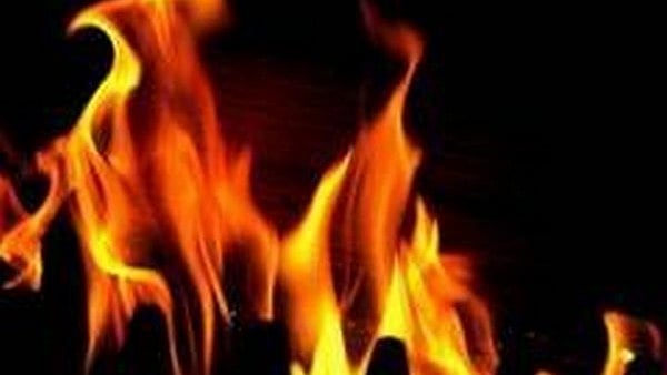 വര്‍ക്കലയില്‍ ഉറങ്ങുന്നതിനിടെ ഭര്‍ത്താവ് ഭാര്യയെ മണ്ണെണ്ണ ഒഴിച്ച് തീകൊളുത്തി; ഗുരുതരാവസ്ഥയില്‍
