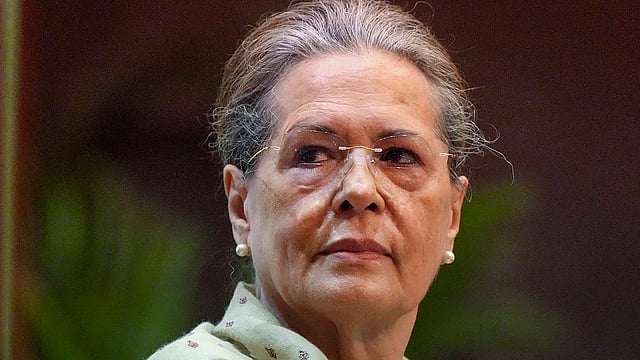 ഉറ്റവരെ നഷ്ടമായപ്പോള്‍ ഞാന്‍ നിങ്ങളിലേക്ക് വന്നു; ഭാവിയിലും ഒപ്പമുണ്ടാകണം; റായ്ബറേലിക്ക് നന്ദി; വൈകാരിക കുറിപ്പുമായി സോണിയ
