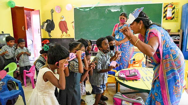 അടുത്ത അധ്യയന വര്‍ഷം മുതല്‍ ആഴ്ചയില്‍ ഒരുദിവസം സ്‌കൂള്‍ ബാഗ് വേണ്ട; ഉത്തരവുമായി മധ്യപ്രദേശ് സര്‍ക്കാര്‍