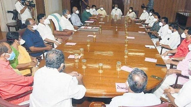ഡ്രൈവിംഗ്  ലൈസന്‍സ് അച്ചടി തുകയിലെ കുടിശ്ശിക അനുവദിക്കും, ക്യാമ്പസ് വ്യവസായ പാര്‍ക്കുകള്‍ സ്ഥാപിക്കും; മന്ത്രിസഭാ യോഗ തീരുമാനം