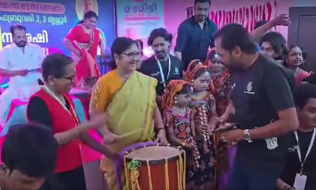 മന്ത്രി തുടങ്ങി അവർ കൂടെ കൊട്ടിക്കയറി; ഭിന്നശേഷി കലാപ്രതിഭകൾക്കൊപ്പം ആർ ബിന്ദുവിന്റെ ചെണ്ടമേളം, വിഡിയോ 