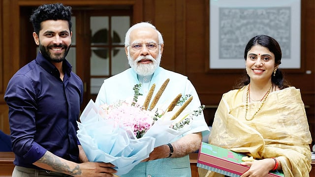 'അതിനെ കുറിച്ച്  സംസാരിക്കാനല്ല ഇവിടെ വന്നത്'; മാധ്യമങ്ങളോട് ക്ഷുഭിതയായി ജഡേജയുടെ ഭാര്യ