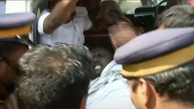 വയനാട്ടില്‍ മന്ത്രിമാര്‍ക്ക് നേരെ കരിങ്കൊടി പ്രതിഷേധം; പുല്‍പ്പള്ളി സംഘര്‍ഷത്തില്‍ കേസുകള്‍ പിന്‍വലിക്കണമെന്ന് സിപിഐ
