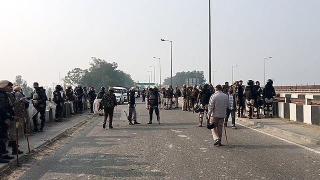 'ഡല്ഹി ചലോ മാര്ച്ച്'; കര്ഷകരെ അനുനയിപ്പിക്കാന് ശ്രമം; ഡല്ഹി അതിര്ത്തികള് അടച്ചു, നിരോധനാജ്ഞ