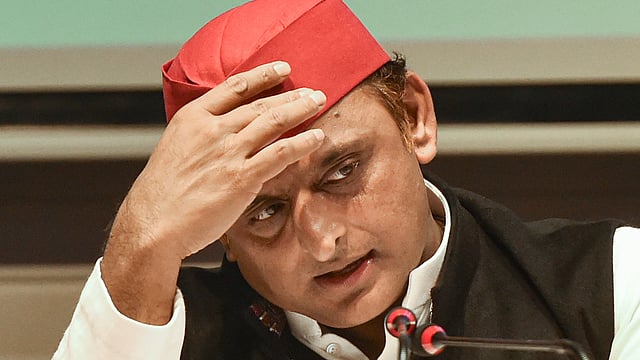 യുപിയില് നാടകീയ നീക്കങ്ങള്, എട്ട് എസ്പി അംഗങ്ങളുടെ വോട്ട് ബിജെപിക്ക്? രാജ്യസഭ വോട്ടെടുപ്പിന് തൊട്ടുമുമ്പ് എസ്പി ചീഫ് വിപ്പ് രാജിവെച്ചു