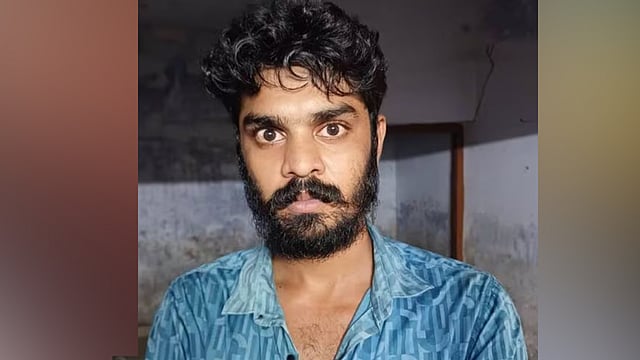 മുളകുപൊടിയെറിഞ്ഞ് വയോധികയുടെ മാല കവര്ന്നു; മോഷ്ടാവിനെ തിരയാന് പൊലീസിനൊപ്പം കൂടി, യുവാവ് അറസ്റ്റില്