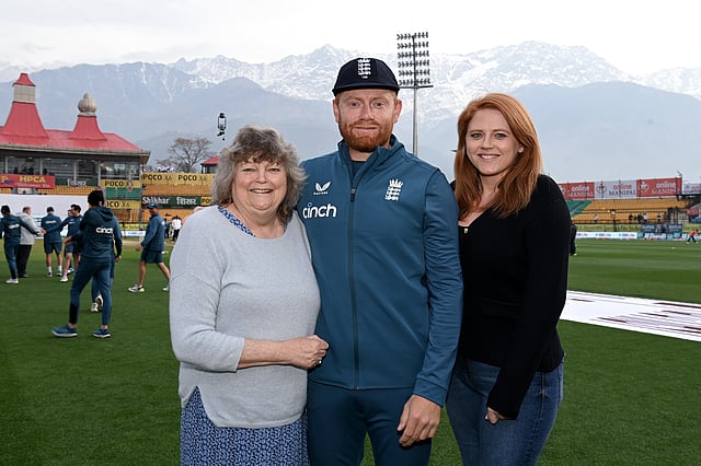 നൂറാം ടെസ്റ്റ് കളിക്കുന്ന ഇംഗ്ലണ്ട് താരം ജോണി ബെയർസ്റ്റോ കുടുംബാംഗങ്ങൾക്കൊപ്പം
