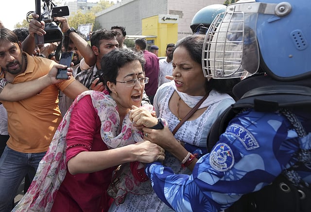 കെജരിവാളിന്റെ അറസ്റ്റില് പ്രതിഷേധിക്കുന്ന മന്ത്രി അതിഷി