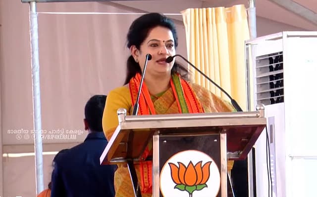 കെ കരുണാകരന്റെ മക്കളെ കോണ്ഗ്രസിന് വേണ്ട; മുരളീധരന് ഒരു പരവതാനി വിരിച്ചിട്ടാണ് ബിജെപിയിലേക്ക് വന്നത്; പദ്മജ