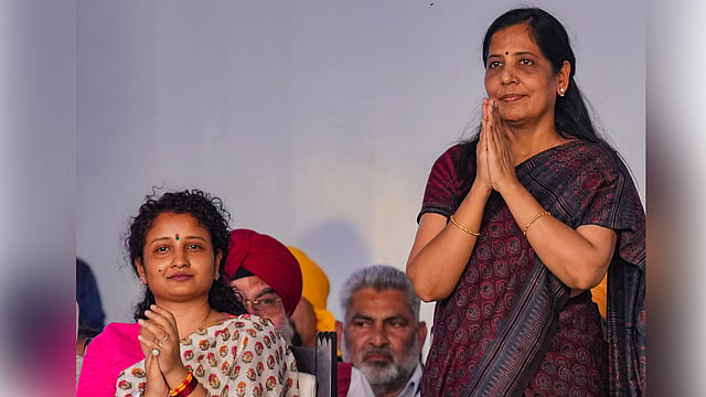ശക്തിപ്രകടനമായി ഇന്ത്യാ മുന്നണിയുടെ മഹാറാലി; 'പുതിയ ഇന്ത്യ പടുത്തുയര്ത്തും'; ജയിലില് നിന്നും കെജരിവാളിന്റെ സന്ദേശം