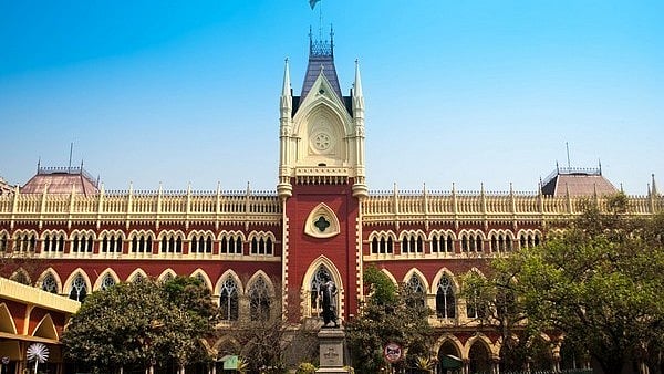 പരിചയമില്ലാത്ത സ്ത്രീയെ 'ഡാര്ലിങ്' എന്ന് വിളിക്കരുത്, ലൈംഗിക കുറ്റകൃത്യമാണെന്ന് കല്ക്കട്ട ഹൈക്കോടതി