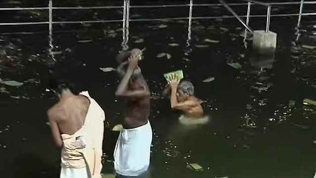 പിതൃസ്മരണയില്‍ ബലിതര്‍പ്പണം നടത്തി ആയിരങ്ങള്‍; ഉച്ചവരെ ആലുവയില്‍ ഗതാഗതനിയന്ത്രണം 