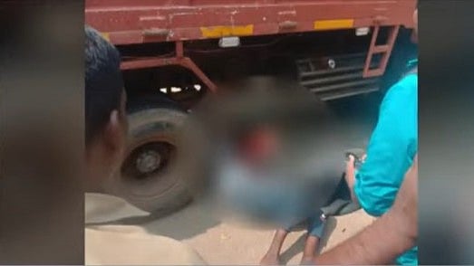 തിരുവനന്തപുരത്ത് വീണ്ടും ടിപ്പര് അപകടം; സ്കൂട്ടര് യാത്രികനെ ഇടിച്ചിട്ട് 100മീറ്റര് വലിച്ചുകൊണ്ടുപോയി