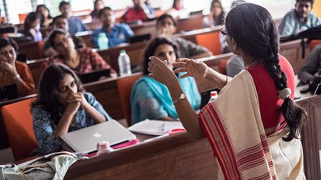'ടീച്ചറാകാം', ഇന്റഗ്രേറ്റഡ് ബിഎഡ് പ്രവേശനത്തിന് അപേക്ഷിക്കാം; ഏപ്രില് 30 അവസാന തീയതി, മലയാളത്തിലും പരീക്ഷ