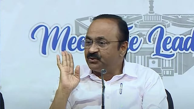 'എല്ലാവരുടെയും സമനില തെറ്റി എന്നു വിചാരിക്കുന്നത് തന്നെ അസുഖമാണ്; അതിനാണ് ഡോക്ടറെ കാണിക്കേണ്ടത്'