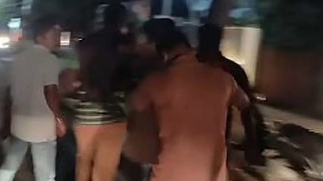 തെരഞ്ഞെടുപ്പ് പ്രചാരണത്തിനെത്തിയ ട്വന്റി20 പ്രവര്ത്തകരെ മര്ദിച്ചതായി പരാതി