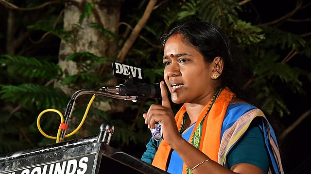 ജയരാജനുമായി മൂന്നുവട്ടം ചര്ച്ച നടത്തി; വിവരം പിണറായിക്ക് ചോര്ത്തി നല്കിയത് നന്ദകുമാര്; വെളിപ്പെടുത്തലുമായി ശോഭ സുരേന്ദ്രന്