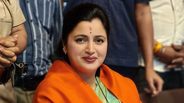 നവനീത് റാണയ്ക്ക് ആശ്വാസം; ബോംബെ ഹൈക്കോടതി വിധി റദ്ദാക്കി; സംവരണ സീറ്റില്‍ മത്സരിക്കാം