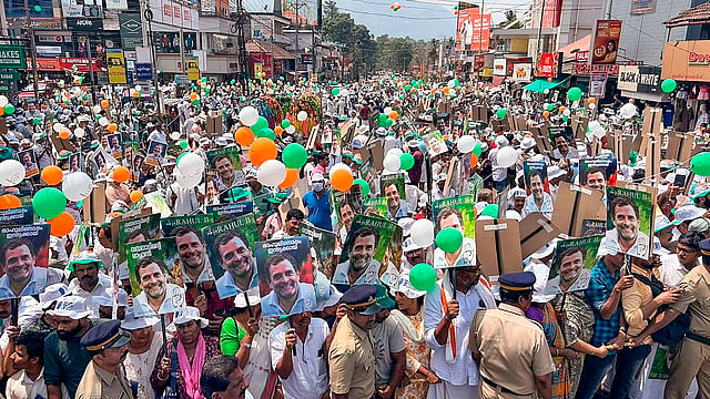 രാഹുല് ഗാന്ധിയെ കാണാനെത്തിയ വന് ജനാവലി