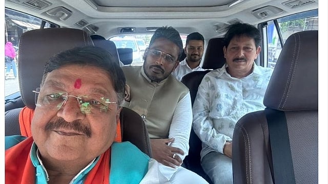 സൂറത്ത് മോഡല്‍ ഇന്‍ഡോറിലും?; കോണ്‍ഗ്രസ് സ്ഥാനാര്‍ഥി പത്രിക പിന്‍വലിച്ചു, ബിജെപിയില്‍ ചേര്‍ന്നതായി റിപ്പോര്‍ട്ട് 
