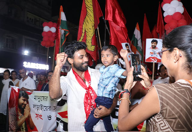 ജാദവ്പുരിലെ സിപിഎം സ്ഥാനാര്ഥി സ്രിജന് ഭട്ടാചാര്യ പ്രചാരണത്തില്