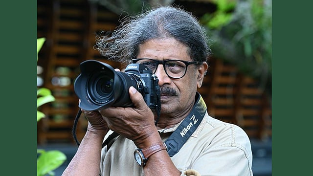 'അയാള് പുറത്തെടുത്തത് മകന്റെ ജീവനറ്റ ശരീരമായിരുന്നു'; ക്യാമറ സാക്ഷ്യപ്പെടുത്തിയ ചരിത്രമുഹൂര്ത്തങ്ങള്