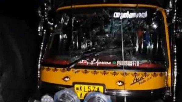 ഹോണ്‍ മുഴക്കിയതിനെ തുടര്‍ന്ന് തര്‍ക്കം; പൊലീസ് നോക്കിനില്‍ക്കെ വീട്ടില്‍ കയറി ഗുണ്ടാ ആക്രമണം 
