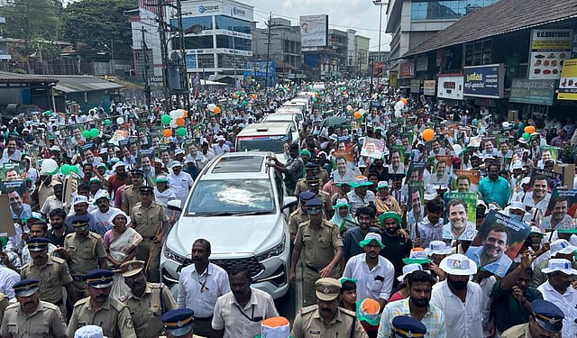 റോഡ്ഷോയില് നിന്ന്