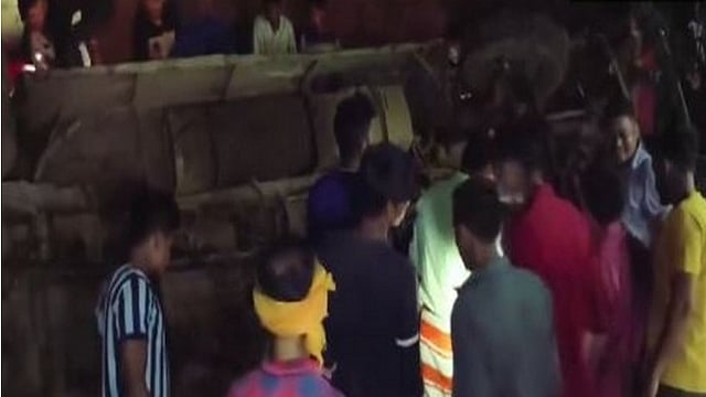 ഛത്തീസ്ഗഢിൽ ബസ് കൊക്കയിലേക്ക് മറിഞ്ഞ് 12 മരണം; 14 പേർക്ക് പരിക്ക്