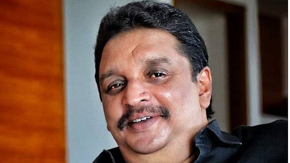 വനംമന്ത്രിയെ വിറപ്പിച്ച് ഒറ്റയാൻ; ഉദ്യോഗസ്ഥരെത്തി ആനയെ തുരത്തി