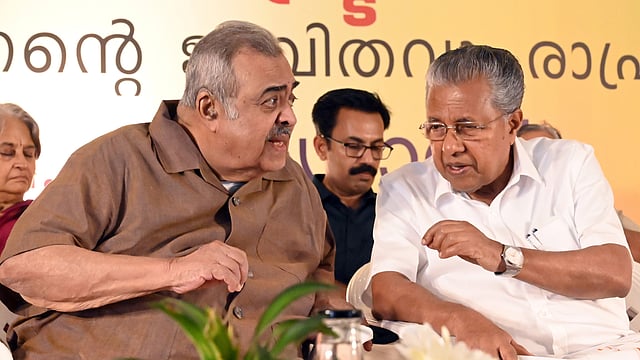 കെപി ഉണ്ണിക്കൃഷ്ണൻ പിണറായി വിജയനൊപ്പം