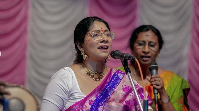 അച്ഛന് ചെയ്യിക്കുന്നതാണെന്ന് വിശ്വസിക്കാനാണിഷ്ടം, ശാസ്ത്രീയ സംഗീതത്തില് അരങ്ങേറ്റം നടത്തി അഭയ ഹിരണ് മയി