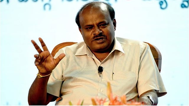 സെക്സ് വീഡിയോ വിവാദം കോണ്ഗ്രസിന് ബൂമറാങ്ങായി മാറും, സിദ്ധരാമയ്യ സര്ക്കാരിന്റെ പതനത്തിന് കാരണമാകുമെന്ന് കുമാരസ്വാമി