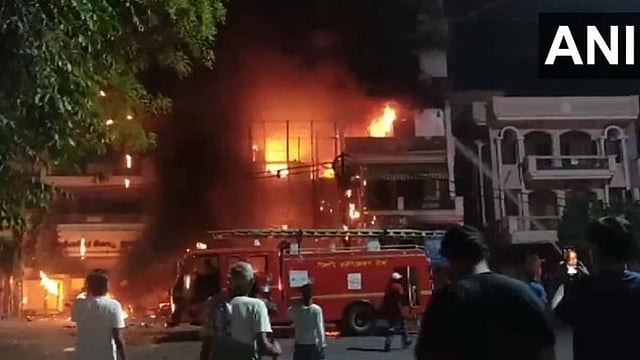ഡൽഹിയിൽ കുട്ടികളുടെ ആശുപത്രിയിൽ വൻ തീപിടിത്തം; 6 നവജാത ശിശുക്കൾ വെന്തു മരിച്ചു