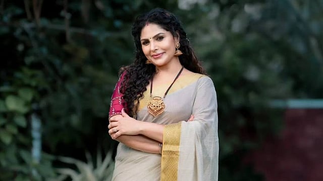 'കാര്യങ്ങള്‍ അറിയാതെ നൊമ്പരപ്പെടുത്താന്‍ ശ്രമിച്ചവരോട് പരിഭവമില്ല'; വ്യാജ വാര്‍ത്തയില്‍ ആശ ശരത്ത്