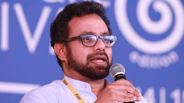 തിരുവഞ്ചൂര്‍ എന്നെ ഇങ്ങോട്ടാണ് വിളിച്ചത്, ജോണ്‍ മുണ്ടക്കയം പറയുന്നത് ഭാവനാസൃഷ്ടി; നിഷേധിച്ച് ജോണ്‍ ബ്രിട്ടാസ് 