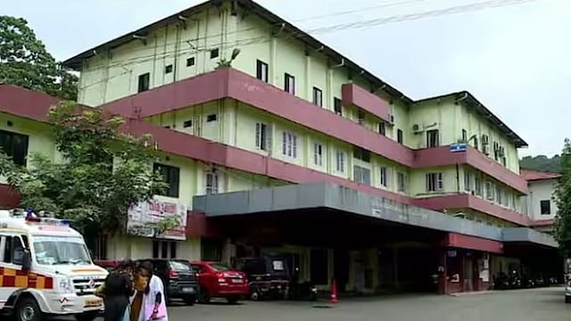ഇടുക്കി മെഡിക്കൽ കോളേജ് ജീവനക്കാരൻ ഹൃദയാഘാതം മൂലം മരിച്ചു; വഴിമധ്യേ ജീവൻ പൊലിഞ്ഞത് ക്ലർക്കിന്, ചികിത്സാ സൗകര്യമില്ലെന്ന് ആക്ഷേപം