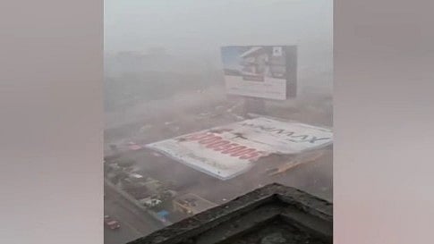 മുംബൈയില് നൂറ് അടി ഉയരമുള്ള കൂറ്റന് പരസ്യബോര്ഡ് തകര്ന്നുവീണു; എട്ട് മരണം; 59 പേര്ക്ക് പരിക്ക്; വീഡിയോ