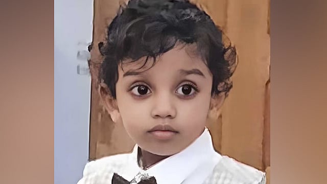 തൃശൂരില്‍ രണ്ടുവയസുകാരന്‍ പാടത്തെ വെള്ളത്തില്‍ വീണു മരിച്ചു, കണ്ടത് നാട്ടുകാര്‍