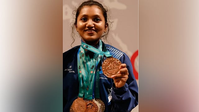 ഇന്ത്യയുടെ 'അഭിമാന ജ്വാല'- ഏഷ്യൻ പവർ ലിഫ്റ്റിങിൽ നാല് മെഡലുകൾ നേടി മലയാളി താരം