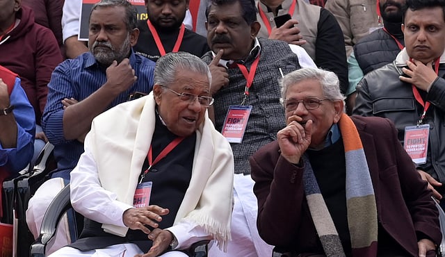 സീതാറാം യെച്ചൂരിക്കൊപ്പം പിണറായി വിജയൻ