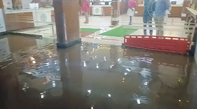 തൃശൂരിൽ അതിശക്തമായ മഴ; അശ്വിനി ആശുപത്രിയിൽ വീണ്ടും വെള്ളക്കെട്ട്