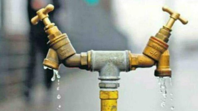 'വെള്ളമില്ലെങ്കിലും കൃത്യമായി ബില്ലടയ്ക്കണം, പരാതിപ്പെടരുത്';
വാട്ടര്‍ അതോറിറ്റി അസി. എക്‌സിക്യൂട്ടീവ് എഞ്ചിനീയര്‍ക്ക് അറസ്റ്റ് വാറന്റ്