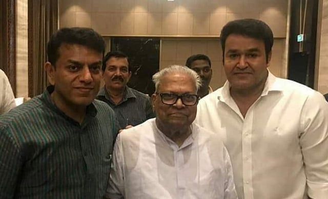 വെള്ളിത്തിരയിലെയും രാഷ്ട്രീയത്തിലെയും സൂപ്പർസ്റ്റാറുകൾ
