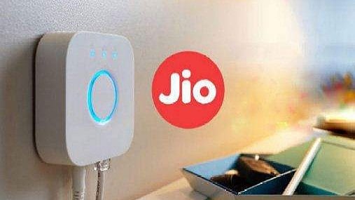 നെറ്റ്ഫ്‌ലിക്‌സ് അടക്കം 15 ഒടിടി  പ്ലാറ്റ് ഫോമുകള്‍ സൗജന്യം; പുതിയ പ്ലാന്‍ അവതരിപ്പിച്ച് ജിയോ 