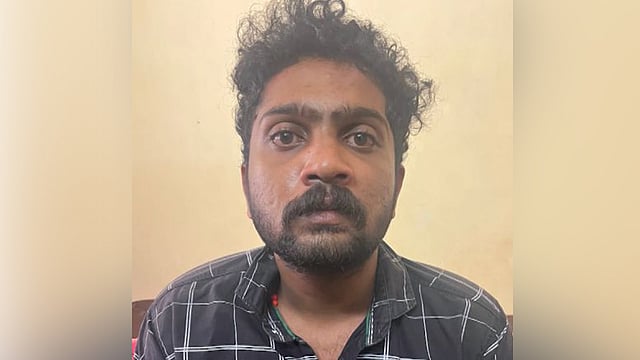 'എല്ലാവരും എന്നെ ഭ്രാന്തനെപ്പോലെ കാണുന്നു': ഫോർട്ട്കൊച്ചിയിൽ കടയുടമയെ കുത്തിക്കൊന്ന കേസിൽ പ്രതി അറസ്റ്റിൽ