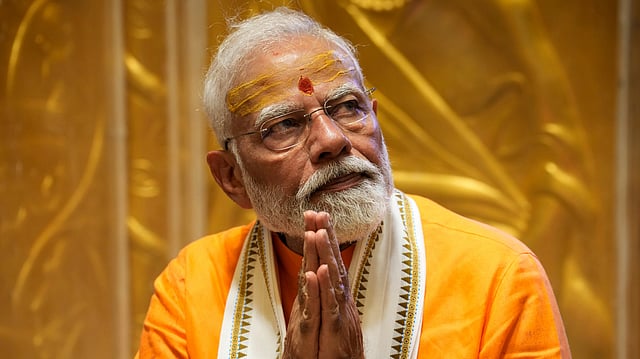 ഒരു ദിവസം ധ്യാനമിരിക്കണം, പ്രധാനമന്ത്രി മോദി കന്യാകുമാരിയിലേക്ക്