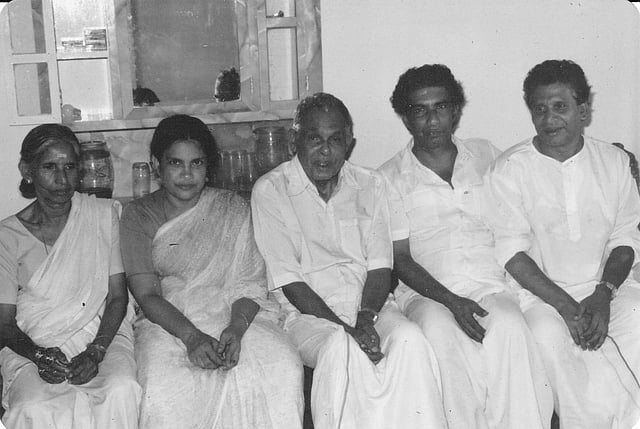 തകഴിയുടെ ഭാര്യ കാത്ത, വി.പി മുഹമ്മദിന്റെ ഭാര്യ ആയിഷ, തകഴി ശിവശങ്കരപ്പിള്ള, വി.പി മുഹമ്മദ്, ്ശ്രീധരന് ചമ്പാട് എന്നിവര് വി.പിയുടെ വീട്ടില് 1984-ലെ ഒരു ചിത്രം