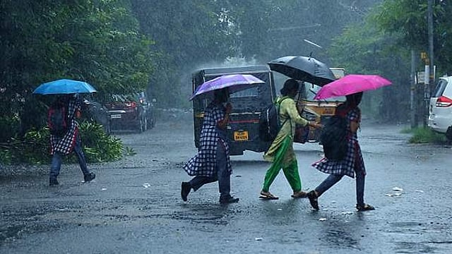 മൂന്നാറിൽ ദുരിതാശ്വാസ ക്യാമ്പുകൾ തുറന്നു; ദേവികുളം താലൂക്കിലെ വിദ്യാഭ്യാസ സ്ഥാപനങ്ങള്ക്ക് നാളെ അവധി